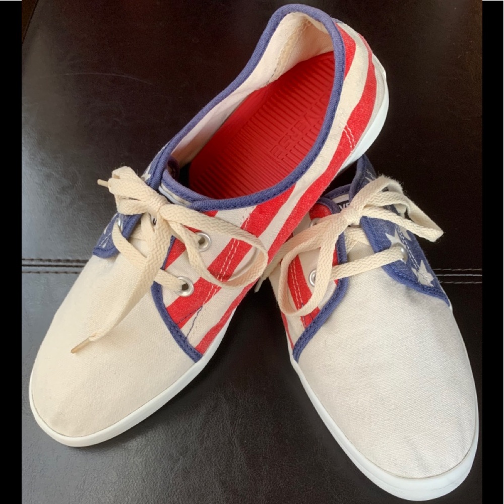 EUC Converse All Star Low Top Stars & Stripes